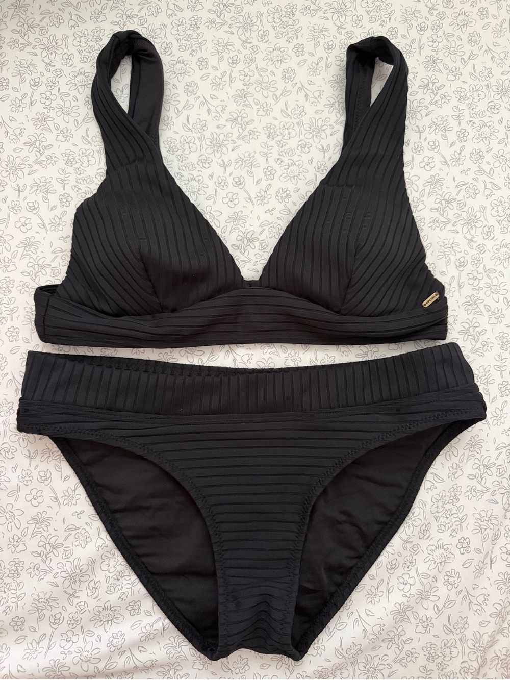 Women's Black Ribbed Two-Piece Swimsuit